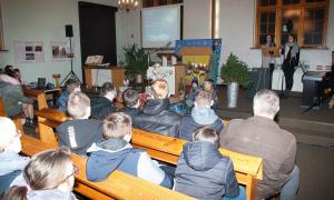 Świąteczna paczka - obdarowywanie dzieci w Kościele Baptystów w Malborku